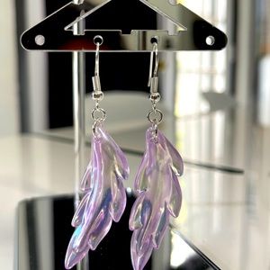 Handmade Purple leaf dangle earrings 💗